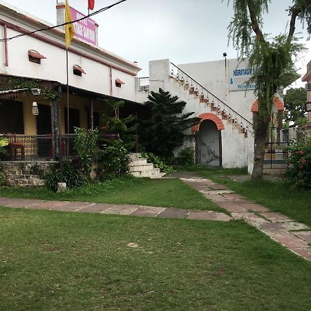 Hotel Heritage Sanyam Nāhan Exteriör bild